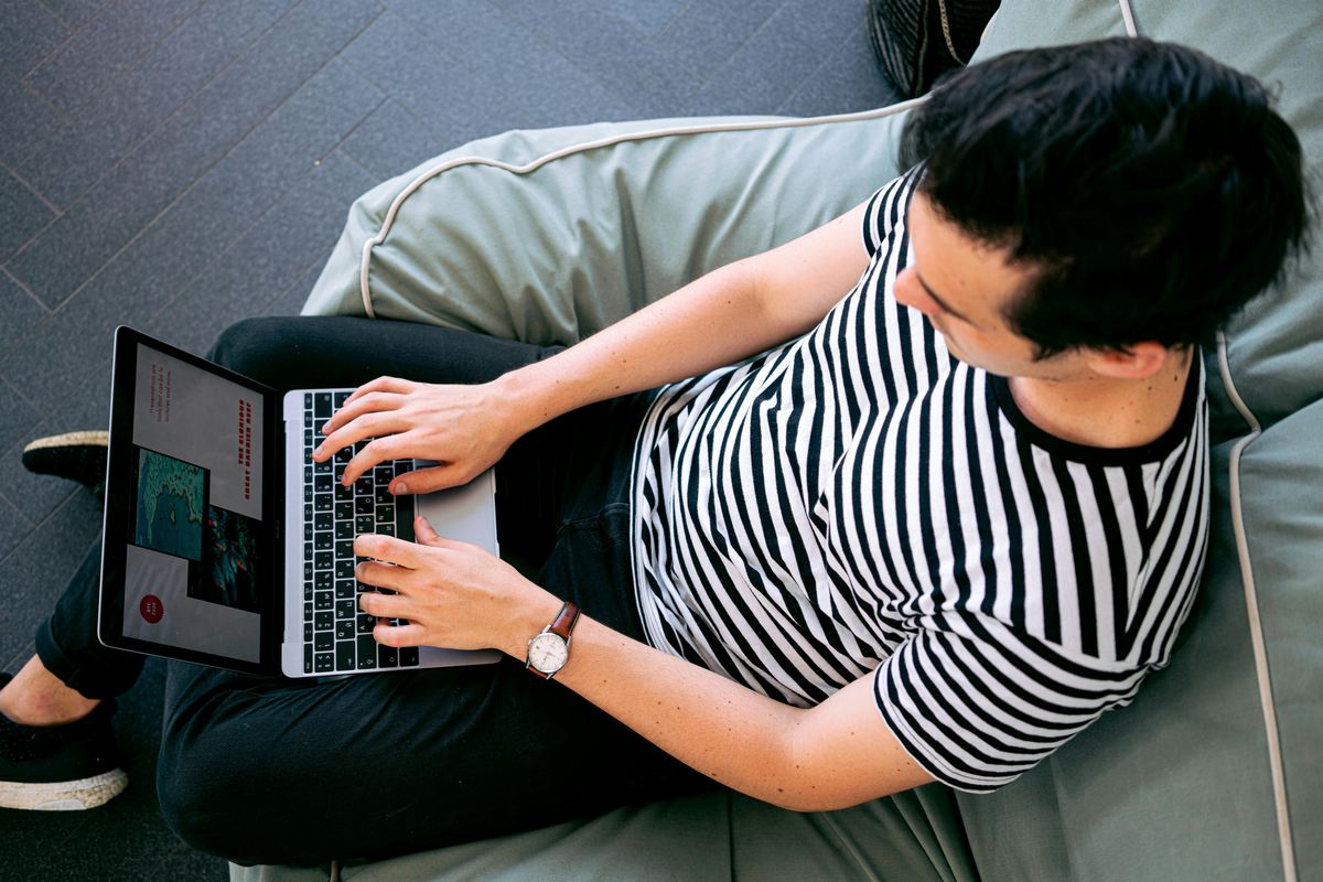 Como contratar um advogado pela internet? 9 recomendações!