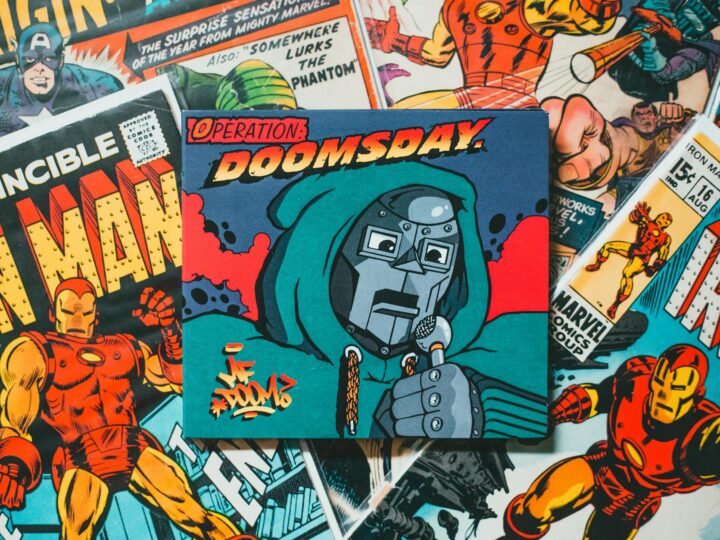 A Metamorfose dos Quadrinhos: Da Simplicidade das Bancas ao Luxo das Graphic Novels