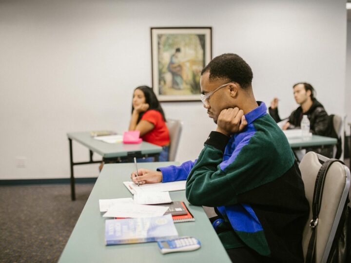 Desconecte para Florescer: A Importância Crucial do Entretenimento Offline para a Saúde Mental