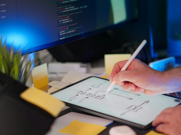 Desvendando o Futuro Digital: Os Melhores Aplicativos que Ensinam Programação para Crianças Brincando