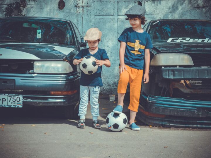 O Legado da Diversão: Brincadeiras Antigas Que Ainda Encantam e Conectam Gerações