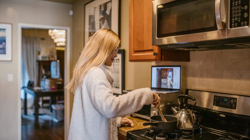 Cozinhar como Lazer: Transforme sua Paixão em Arte com Cursos de Gastronomia Online