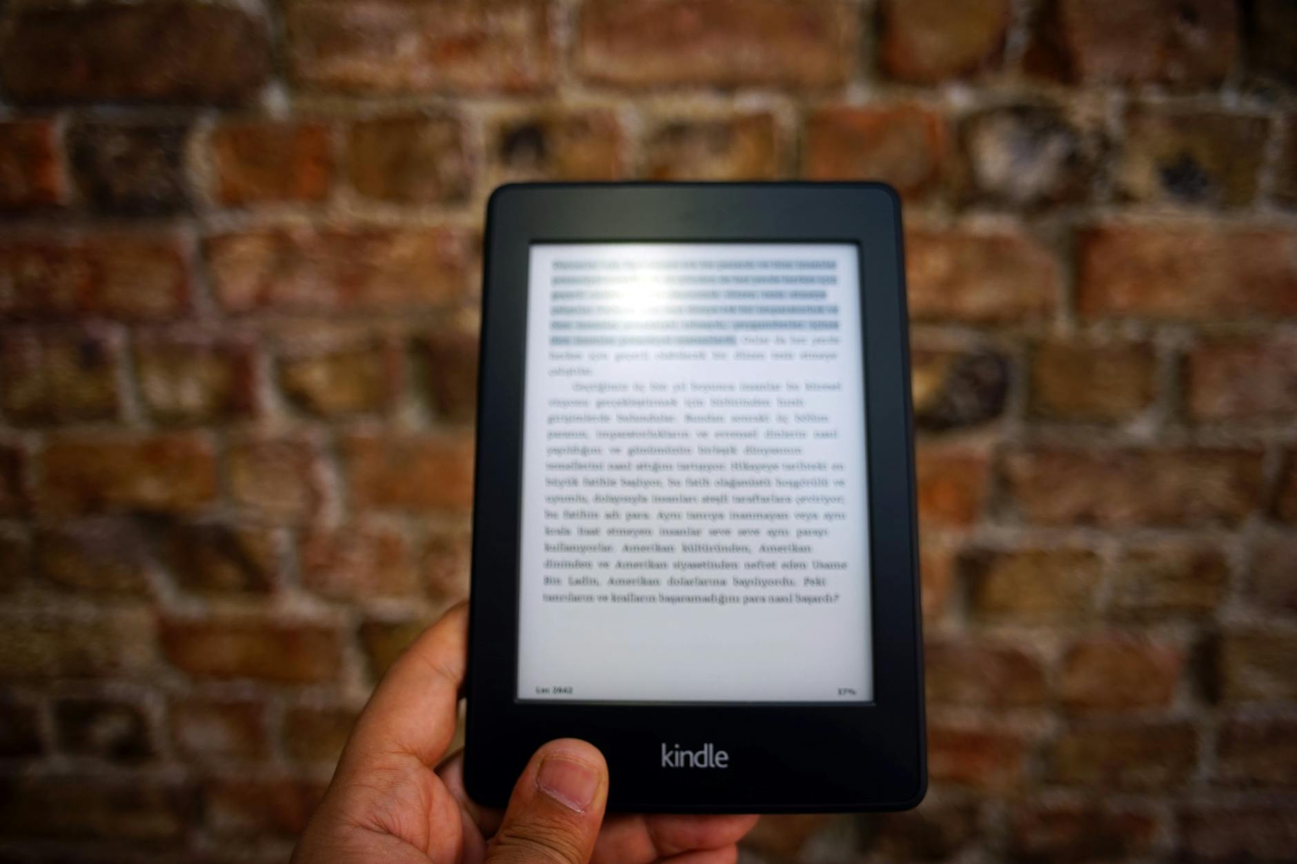 Kindle ou Livro Físico? Desvende o Duelo Definitivo para o Leitor Moderno e Faça a Escolha Certa!