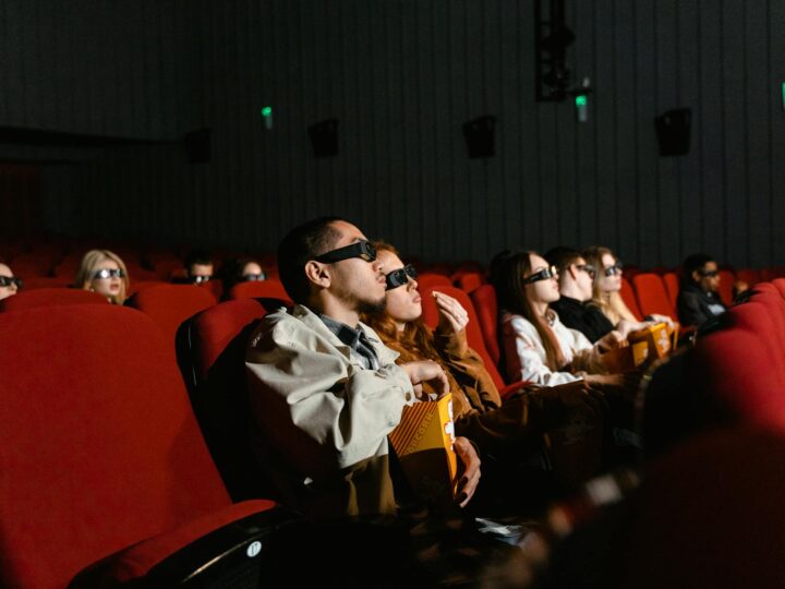 A Revolução Silenciosa: O Impacto Profundo do Streaming na Indústria do Cinema Tradicional