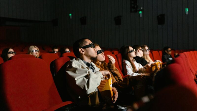A Revolução Silenciosa: O Impacto Profundo do Streaming na Indústria do Cinema Tradicional