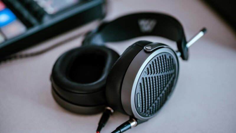 Os Podcasts de Entretenimento Mais Ouvidos do Momento: Seu Guia Definitivo para Diversão!