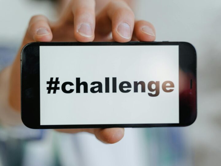 Decifrando o Fenômeno: Por Que Lives de NPC e Tendências Estranhas Fazem Tanto Sucesso Online?