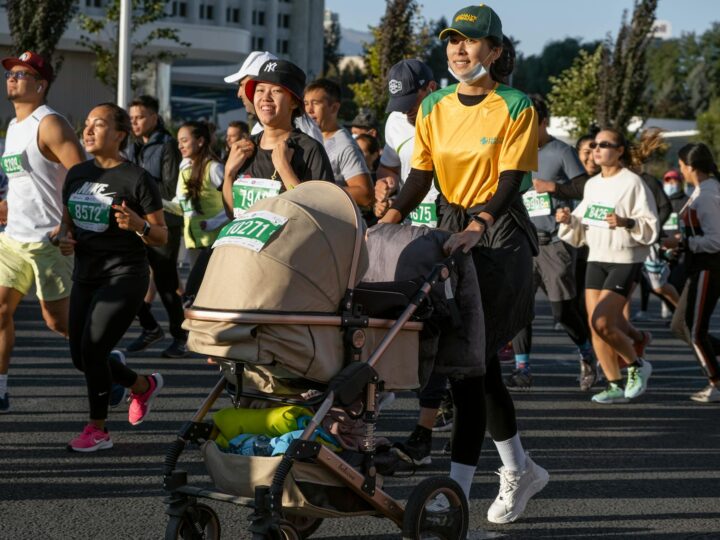 Maratona de Risadas: As Melhores Séries de Comédia Curtas para Seu Fim de Semana Perfeito