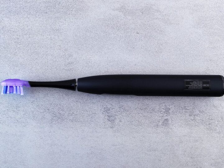 Vantagem de uma escova elétrica: vale a pena investir?