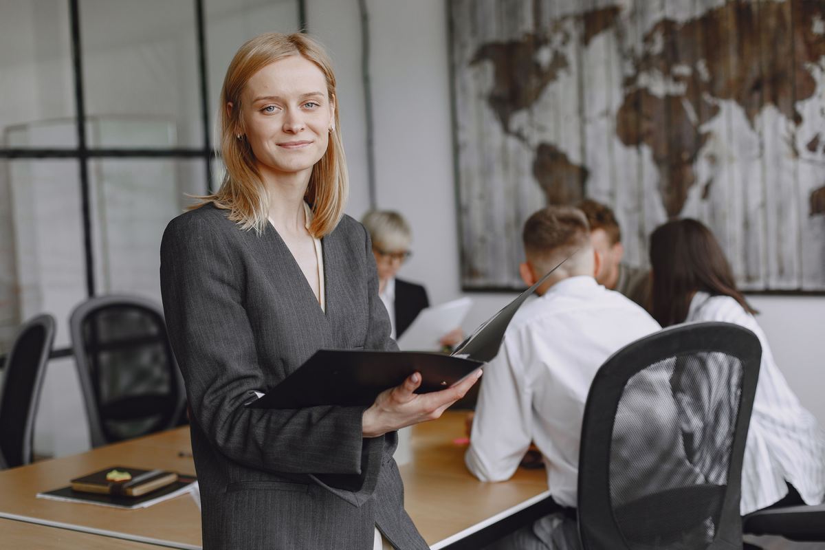 Liderança Moderna e Gestão de Equipes: Estratégias para Alta Performance Organizacional 