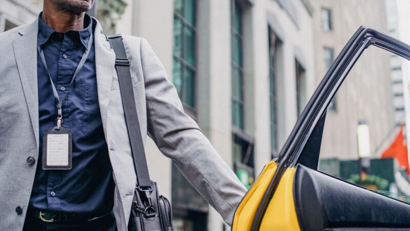 Zenon Tour reúne transfer, táxi e van para diferentes perfis de viajantes em Porto Seguro